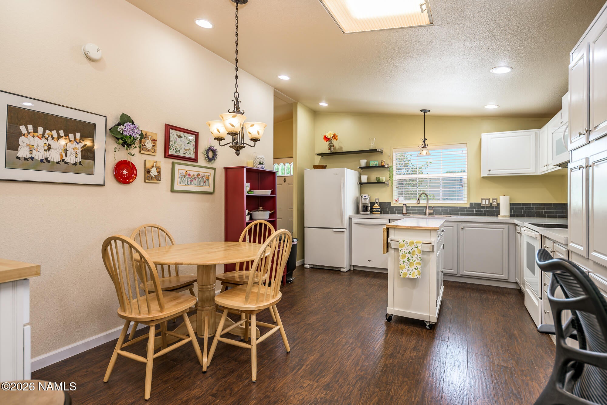 1750 W Sherrie Drive