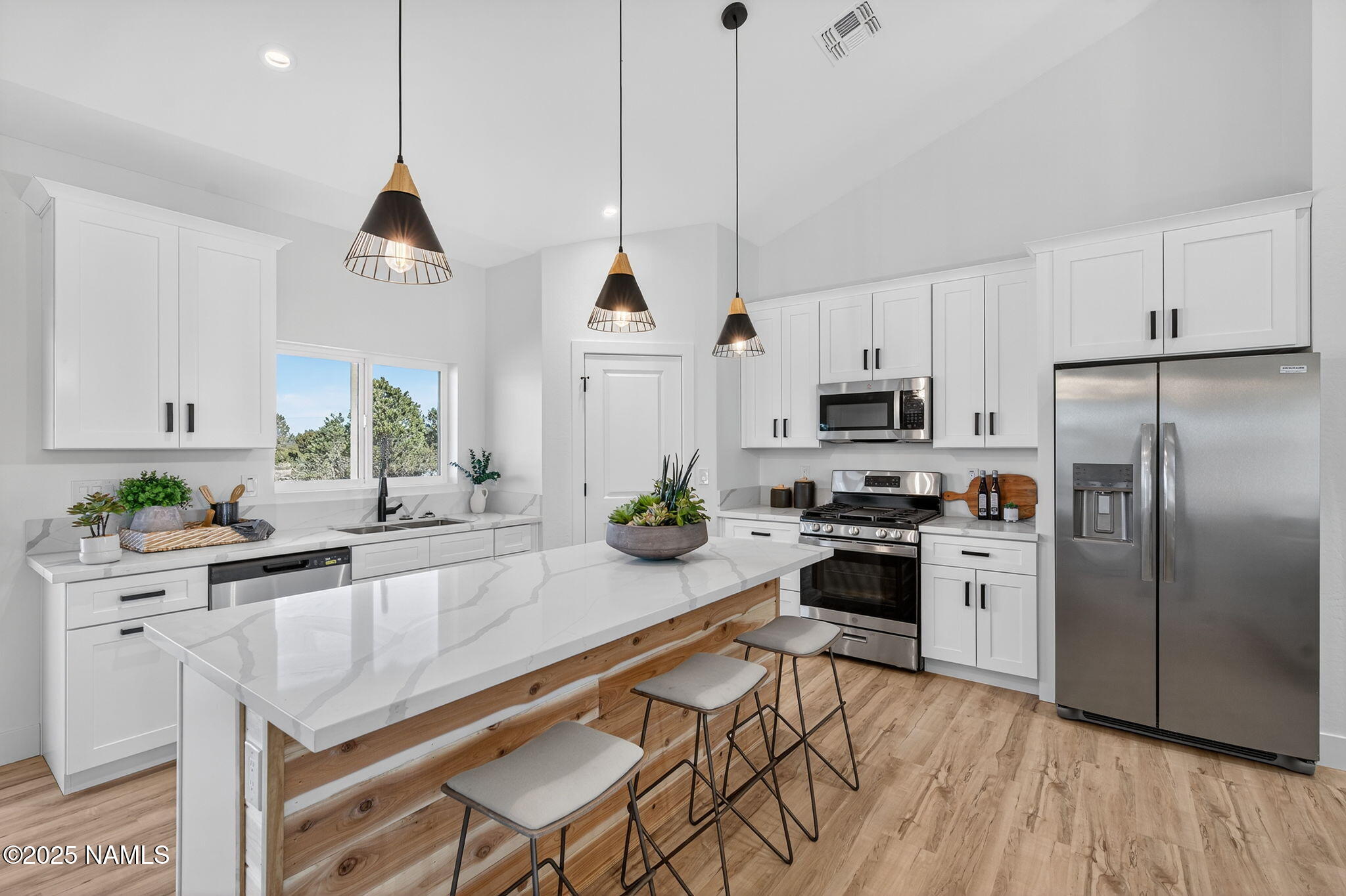 6740 N Isabella Street