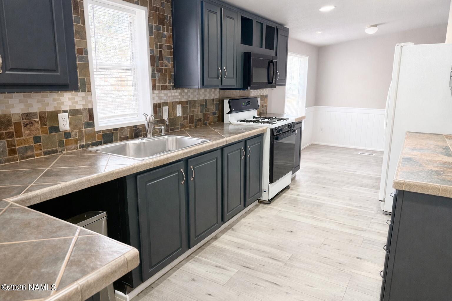 2449 W Adirondack Avenue