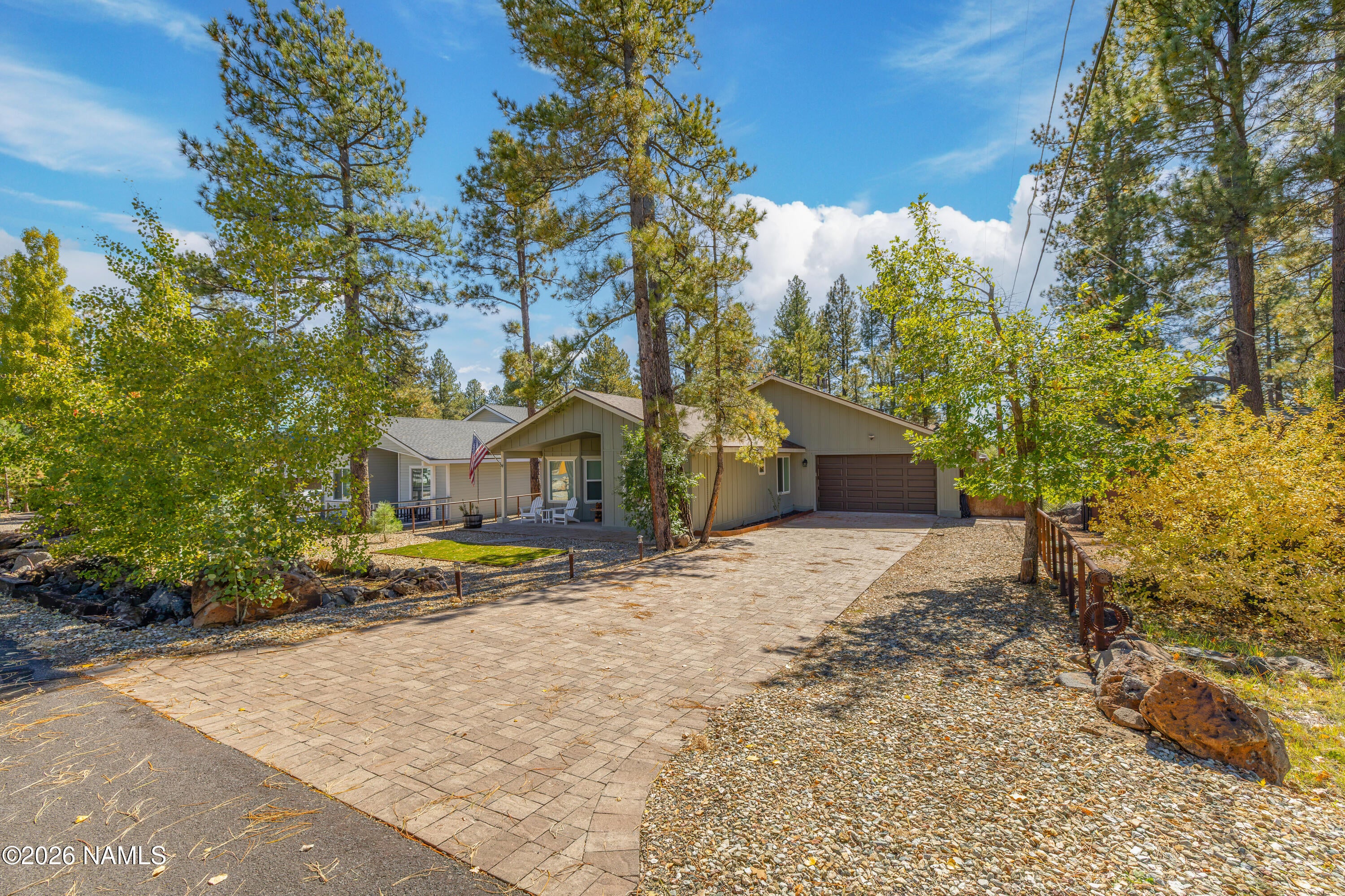 555 E Hillside Drive