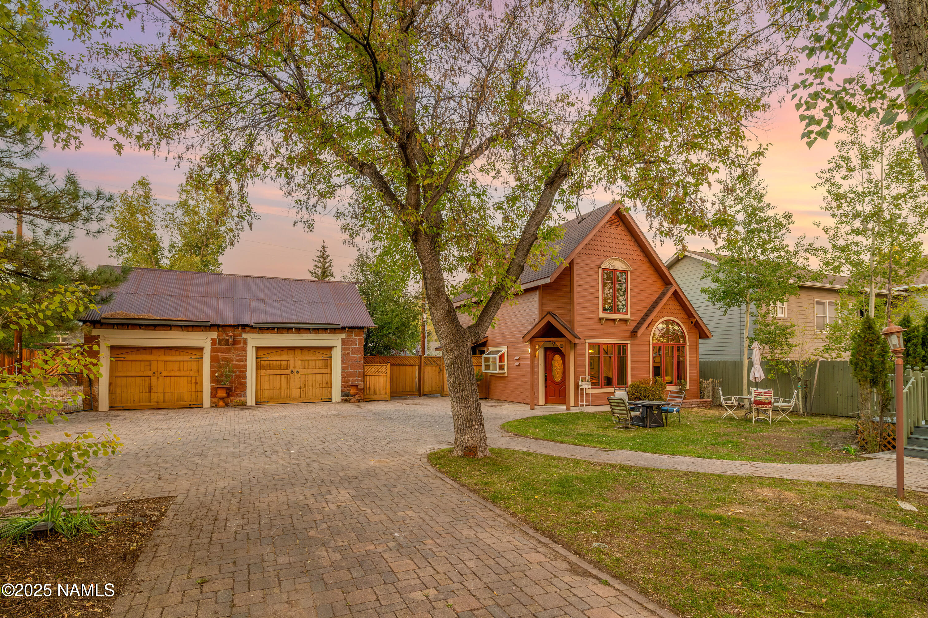 614 W Santa Fe Avenue