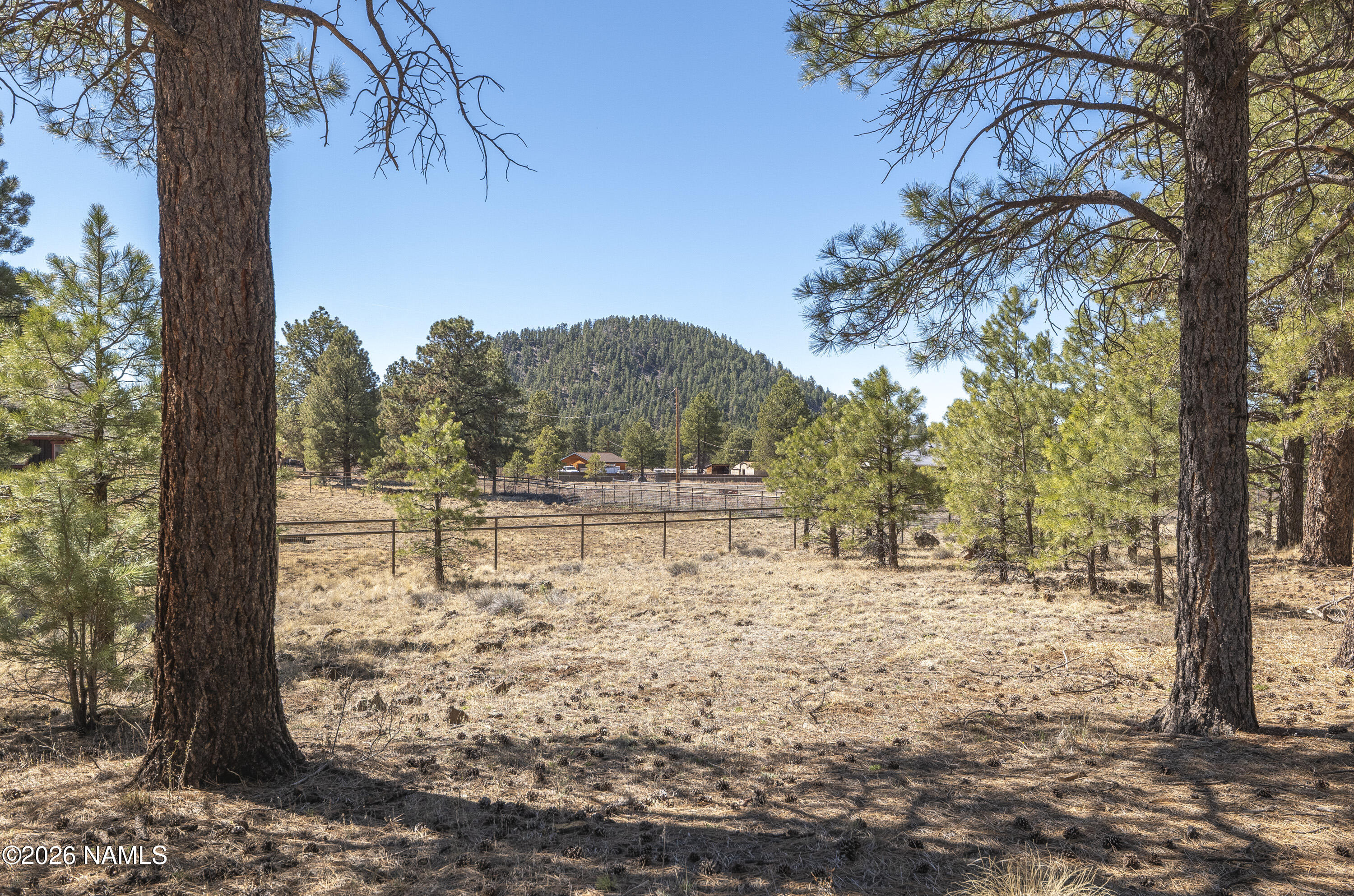 4122 N Mountain View Way