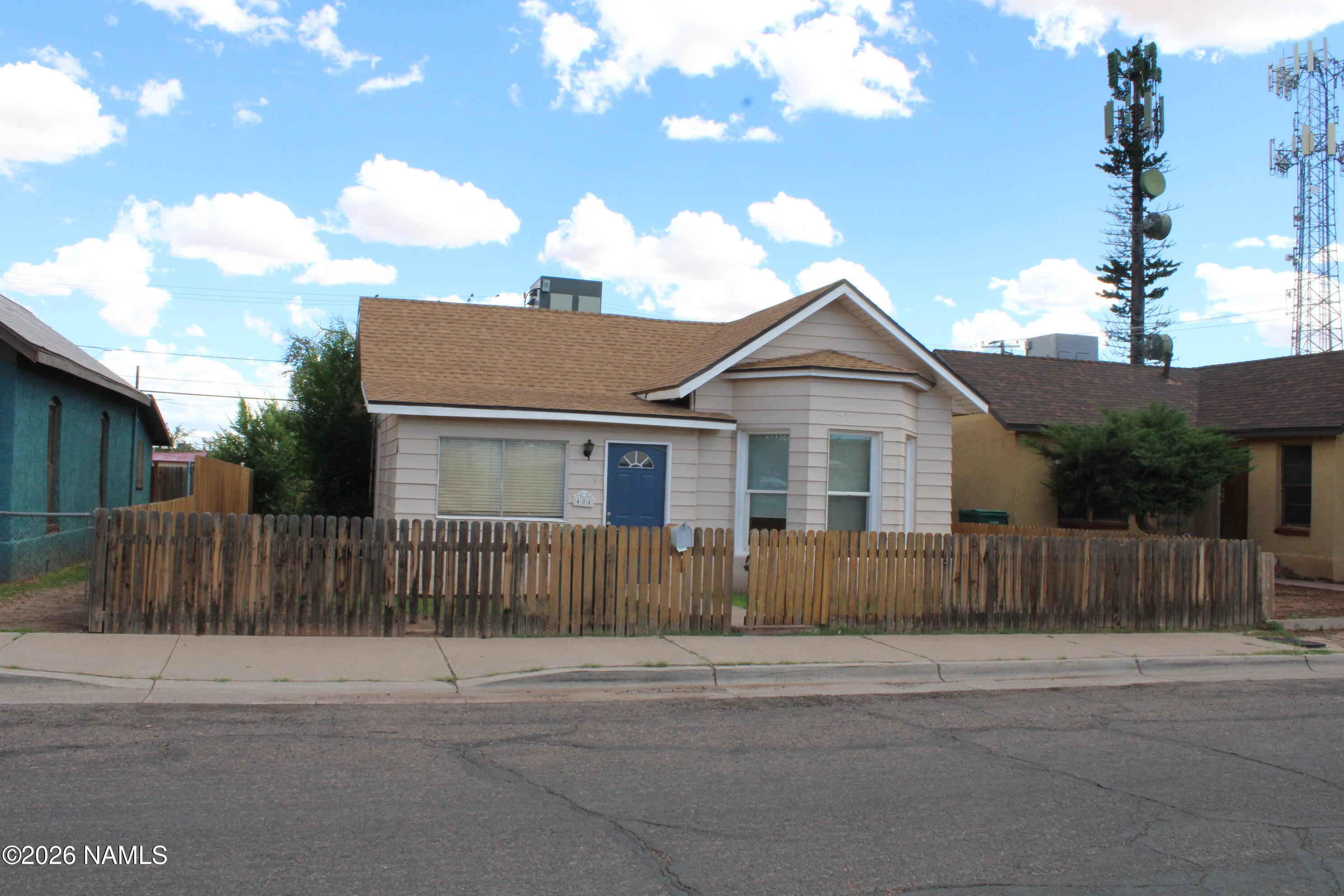 404 N Kinsley Avenue