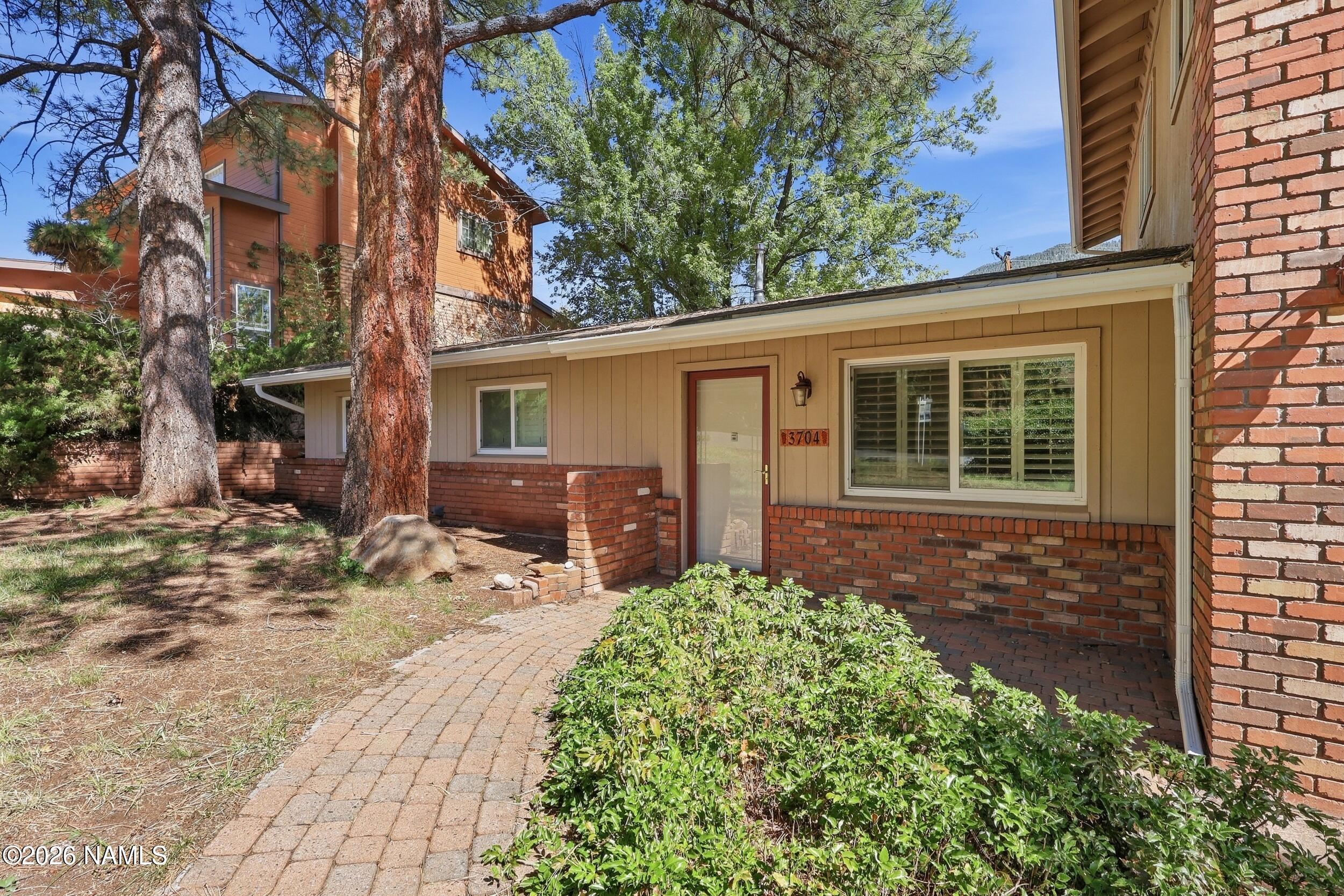 3704 N Grandview Drive