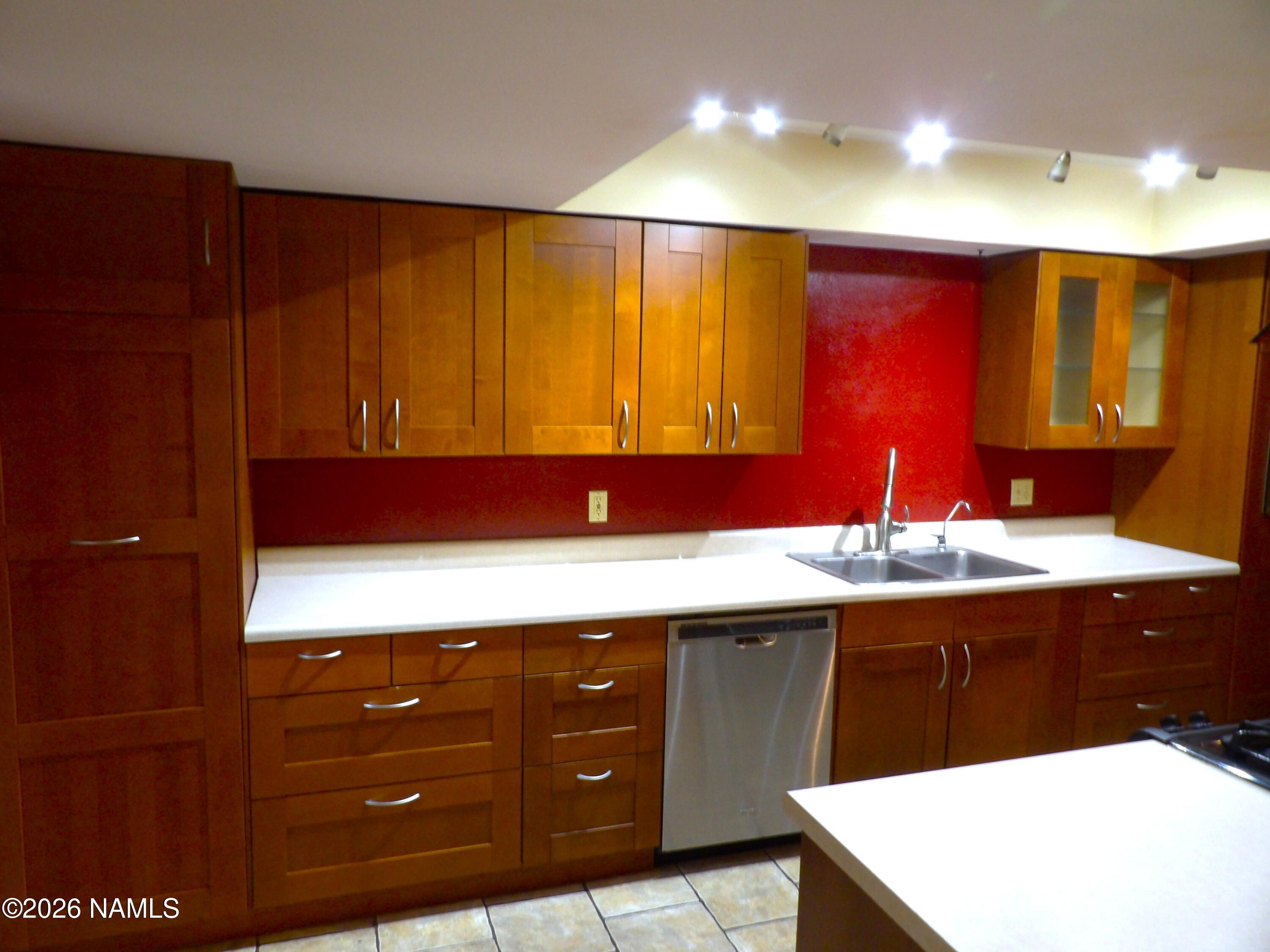 5901 N Mountaineer Road