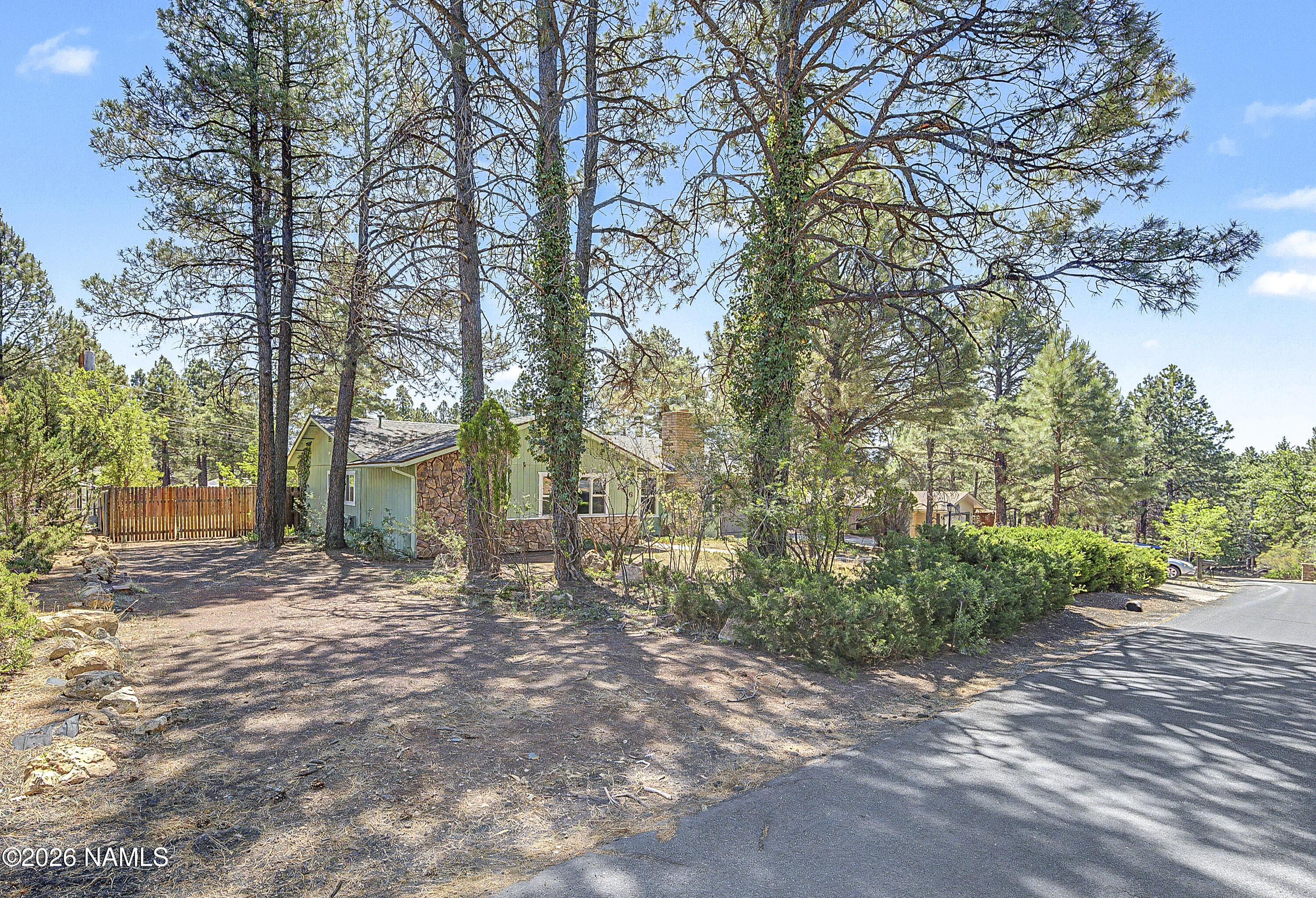 2616 N Oakmont Drive