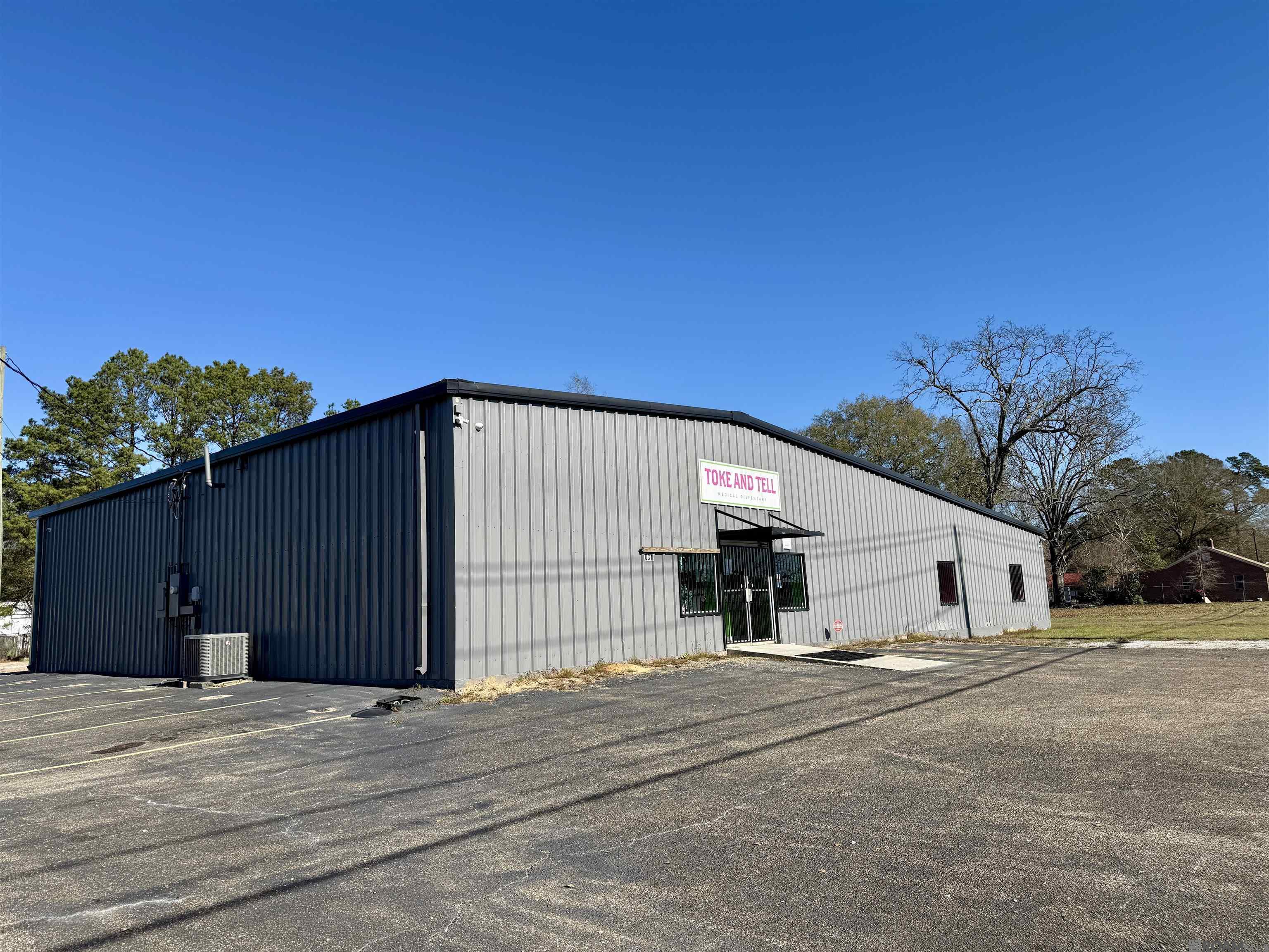 Photo 1 of 29 — 2031-2033 Ellisville Boulevard, Laurel, MS 39440