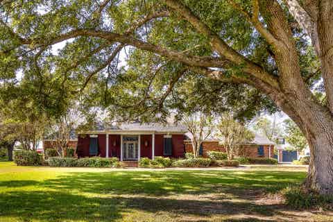Homes For Sale - 3590 Highway 1<br/> Raceland, LA 70394
