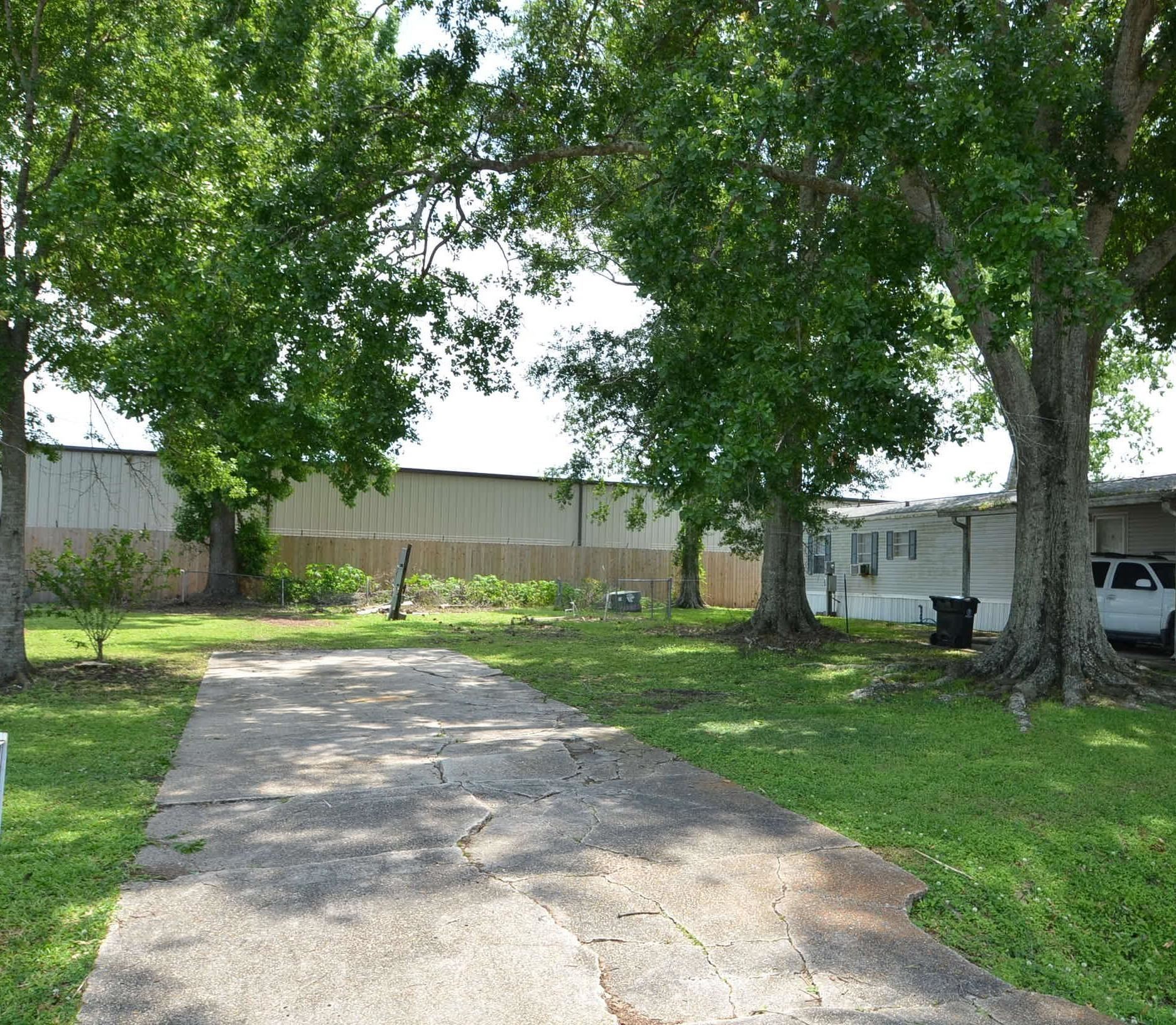 318 Mobile Estates Drive, Gray, Louisiana image 2
