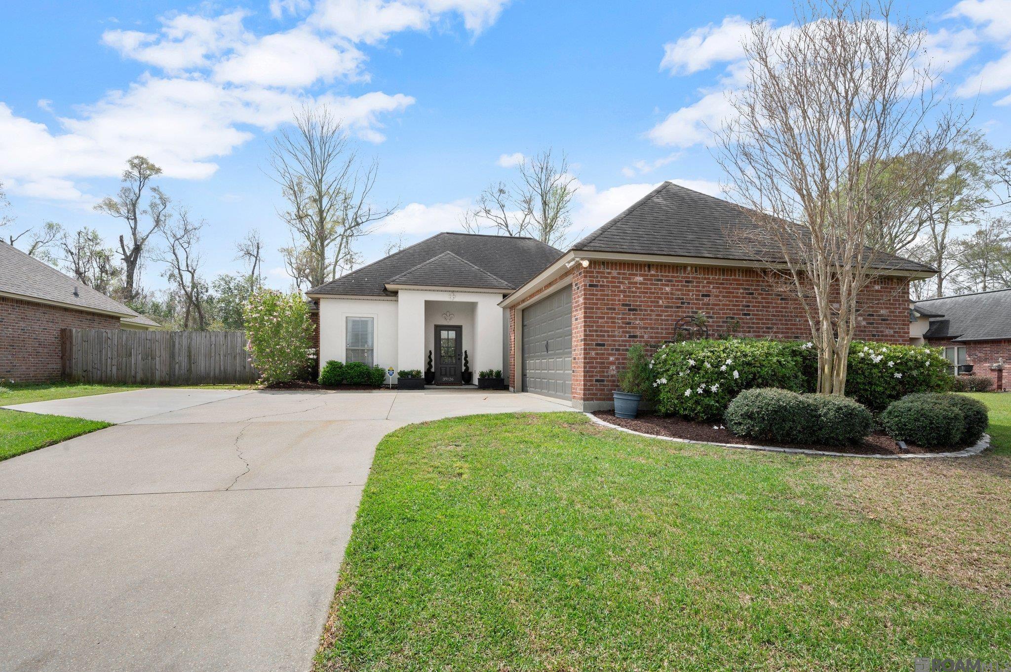 39126 Driftwood Lake Dr, Gonzales, Louisiana image 2