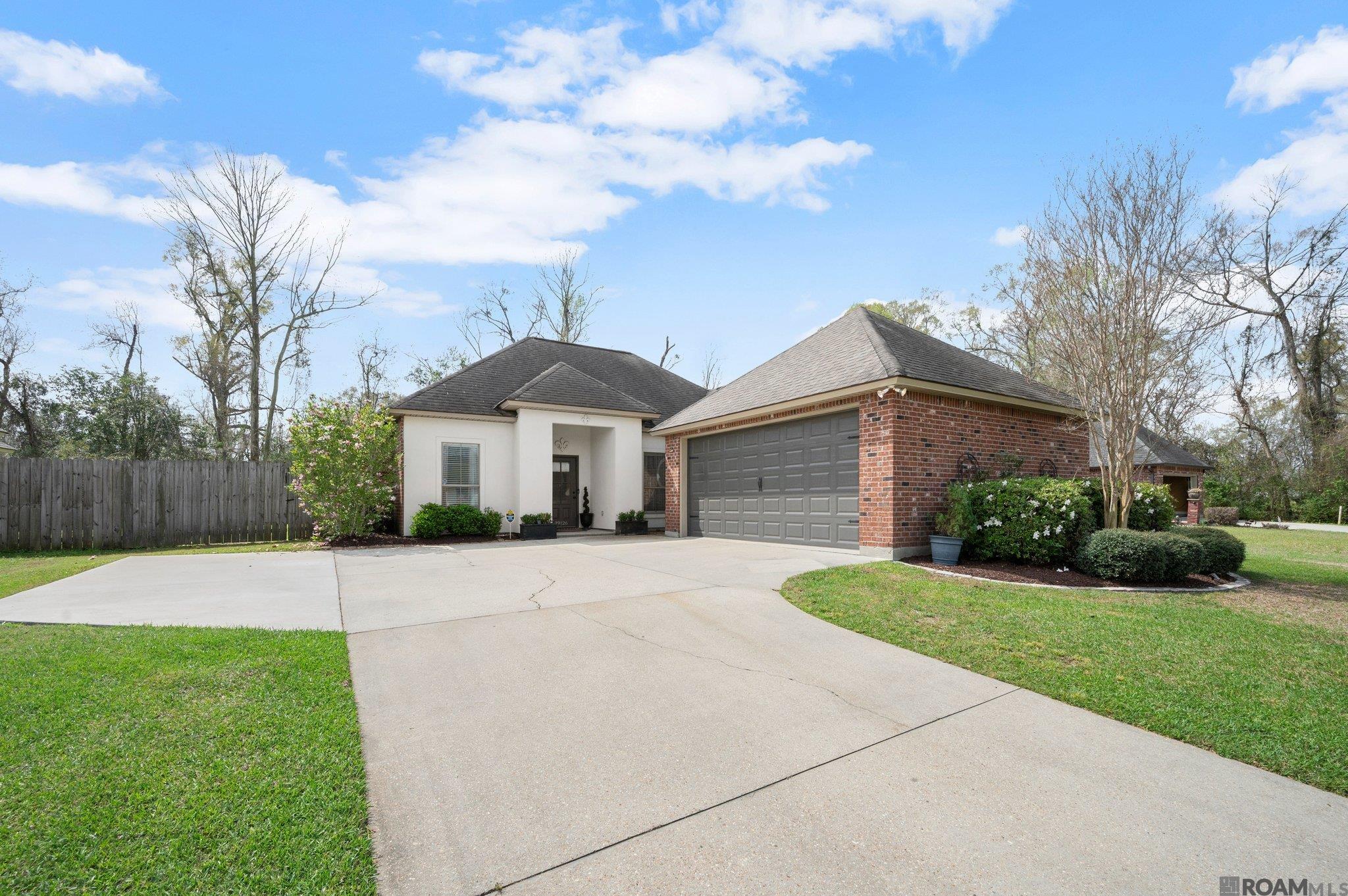 39126 Driftwood Lake Dr, Gonzales, Louisiana image 1