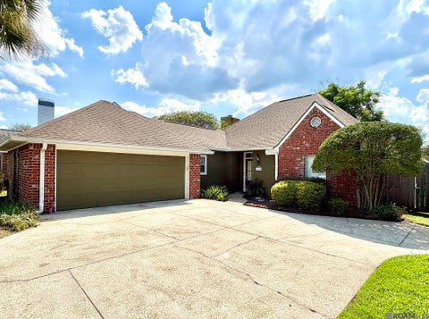Homes For Sale - 18855 W Lake Terrace Dr<br/> Baton Rouge, LA 70817