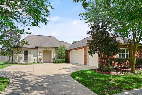 Homes For Sale - 10753 Hilltree Dr<br/> Baton Rouge, LA 70810