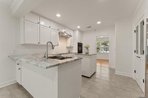 Homes For Sale - 2106 Lee Dr<br/> Baton Rouge, LA 70808