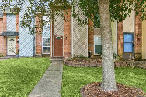 Townhouse For Sale - 12817 Country Ridge Ave<br/> Baton Rouge, LA 70816