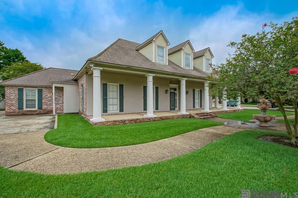 8900 Bluebonnet Blvd