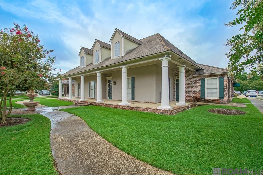 8900 Bluebonnet Blvd