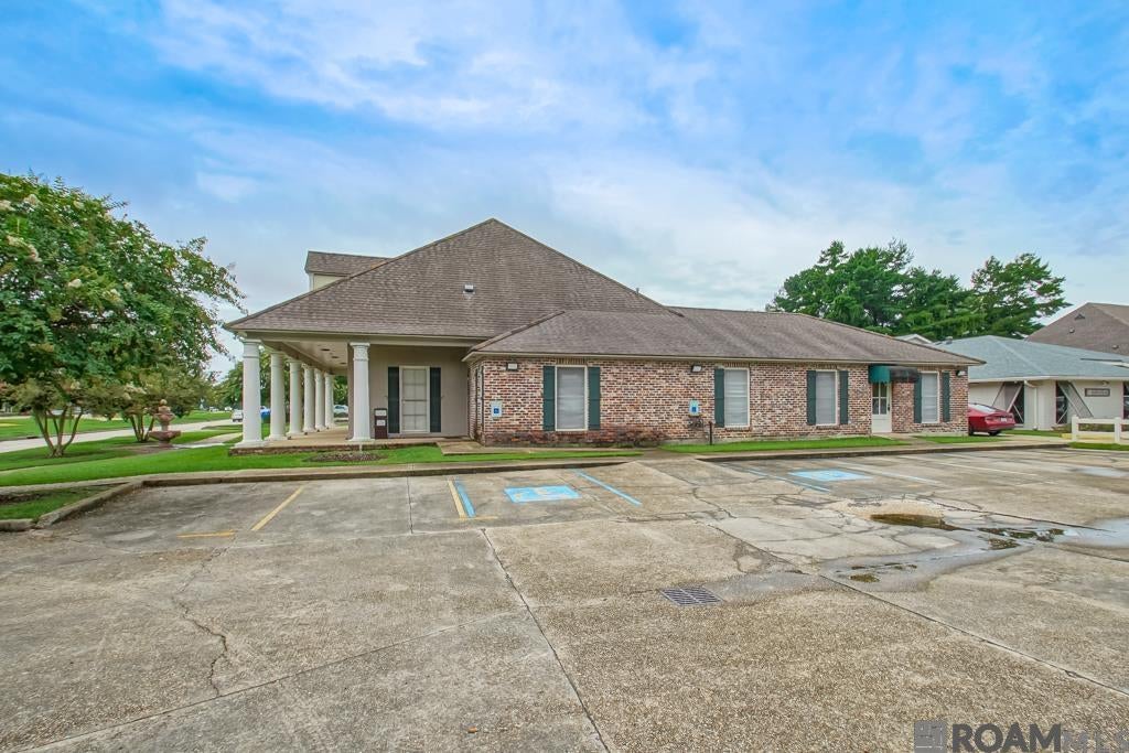 8900 Bluebonnet Blvd