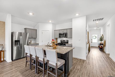 Homes For Sale - 727 Lambot Ave<br/> Zachary, LA 70791