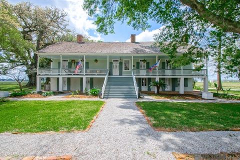 Homes For Sale - 6847 False River Rd<br/> Pointe Coupee County, Oscar, LA 70762