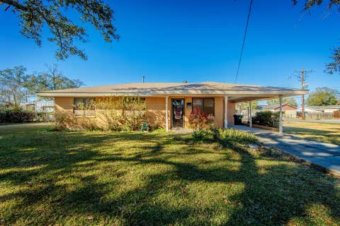 Homes For Sale - 611 Broadmoor Ave<br/> Houma, LA 70364