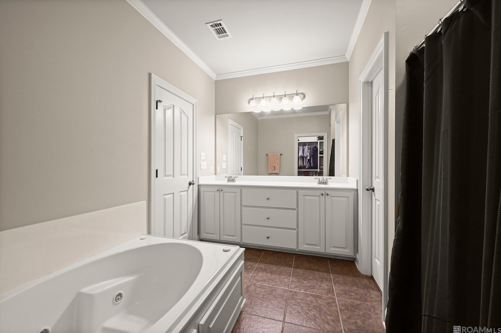 2235 Woodland Ct, Port Allen, Louisiana image 8