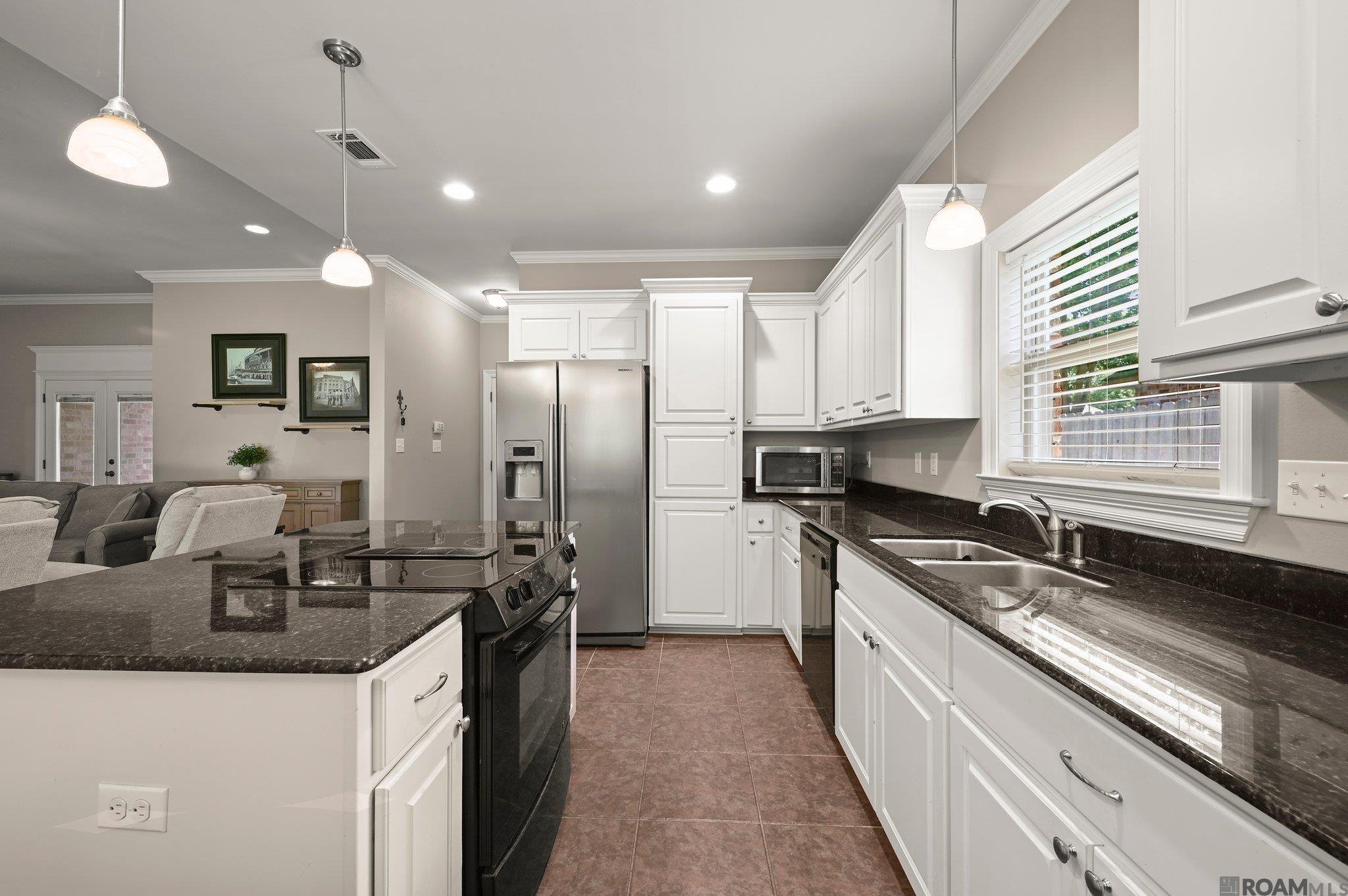 2235 Woodland Ct, Port Allen, Louisiana image 3