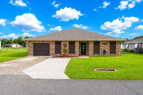 Homes For Sale - 202 Tina Street<br/> Houma, LA 70363