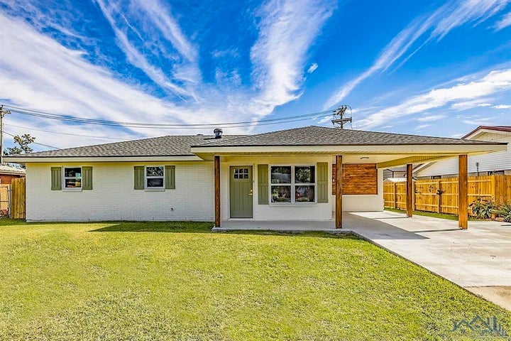 Photo 1 of 18 — 170 Alamo Dr, Houma, LA 70360