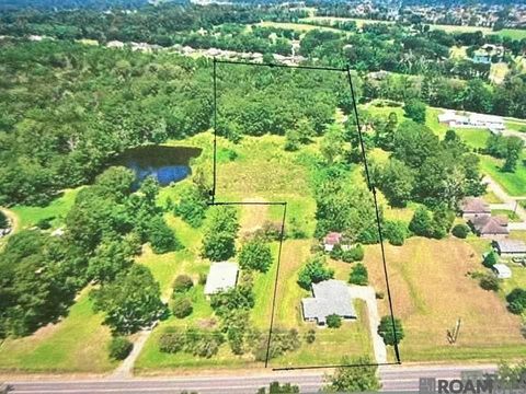 Homes For Sale - 9001 Springfield Rd<br/> Denham Springs, LA 70706