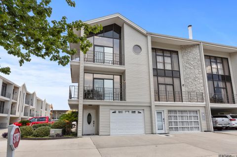 Townhouse For Sale - 127 Highway 22 East Highway #S1<br/> Madisonville, LA 70447