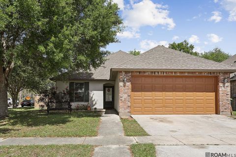 Homes For Sale - 2551 Arceneaux Ave<br/> Zachary, LA 70791