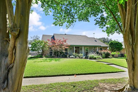 Homes For Sale - 9979 Hackberry Dr<br/> Baton Rouge, LA 70809