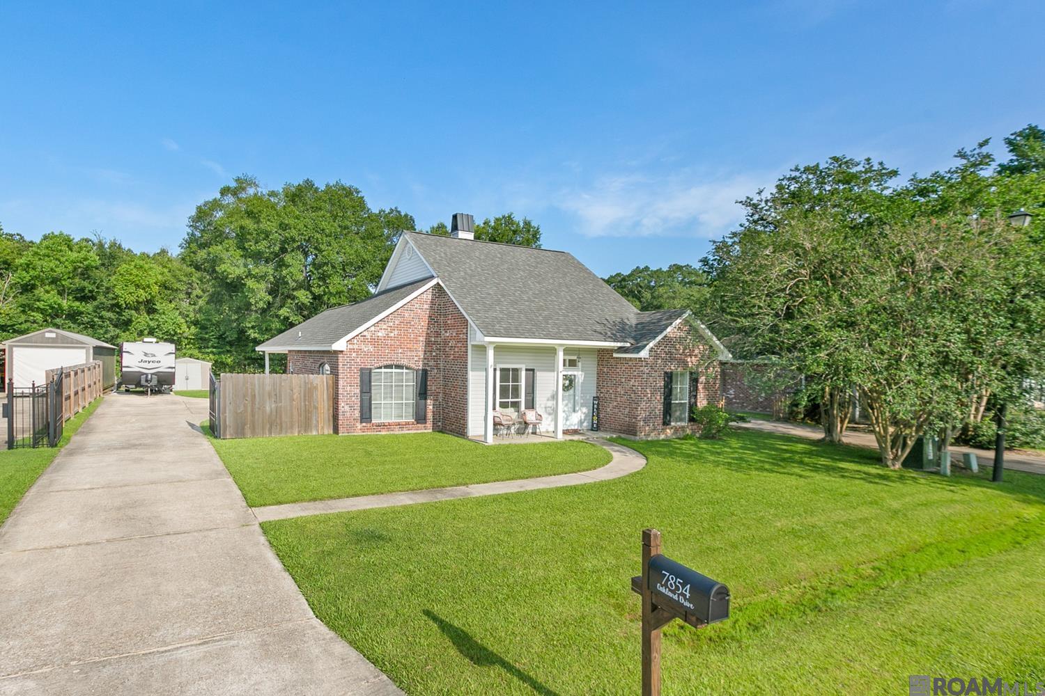 7854 Oakland Dr, Denham Springs, Louisiana image 1