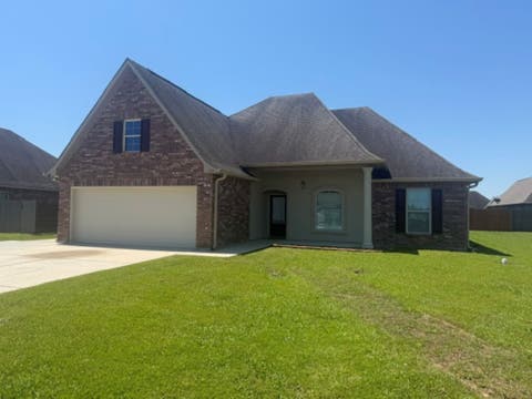 Homes For Sale - 180 Carriage Way<br/> Thibodaux, LA 70301