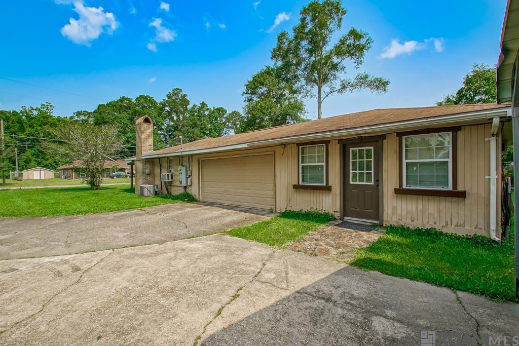 34868 Gravesbriar Dr, Denham Springs, Louisiana image 3