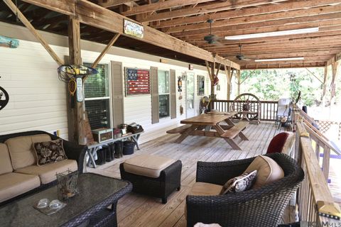 Homes For Sale - 586 SE Hancock Rd<br/> Meadville, MS 39653