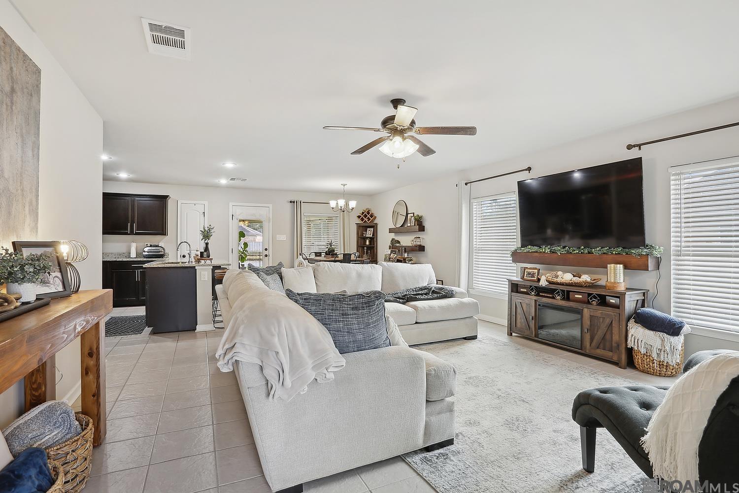 Denham Springs, Louisiana 70726, United States, 3 Bedrooms Bedrooms, ,2 BathroomsBathrooms,Residential,Pending,22296