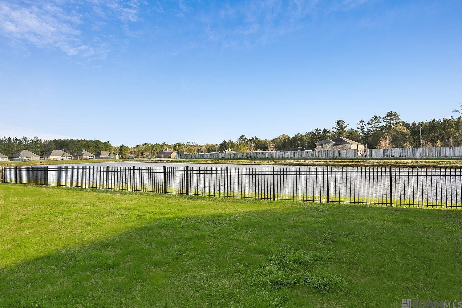 Denham Springs, Louisiana 70726, United States, 3 Bedrooms Bedrooms, ,2 BathroomsBathrooms,Residential,Pending,22296