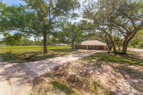 Homes For Sale - 25735 Oak Alley<br/> Holden, LA 70744