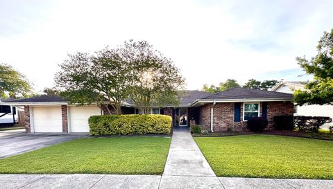 Homes For Sale - 1304 Walnut Dr<br/> Morgan City, LA 70380