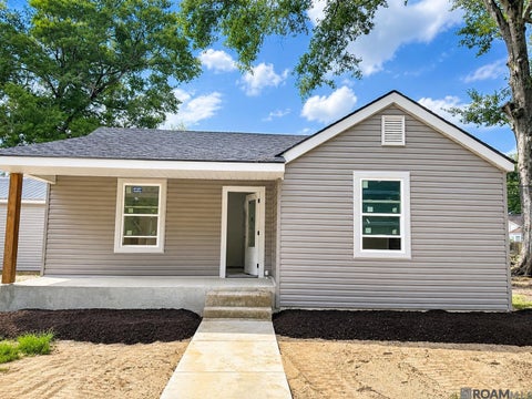Homes For Sale - 201 Leslie St<br/> Denham Springs, LA 70726