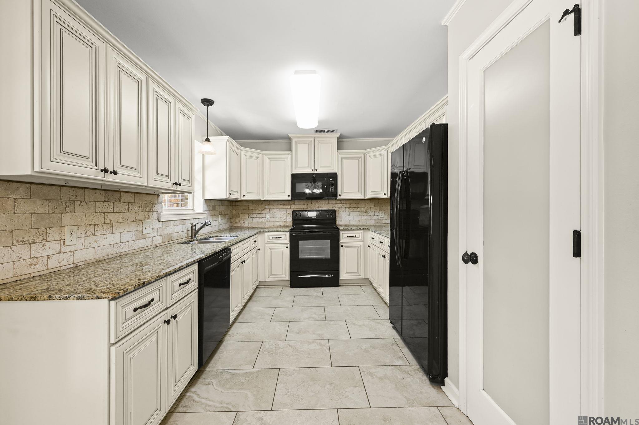 18277 Autumn View Dr