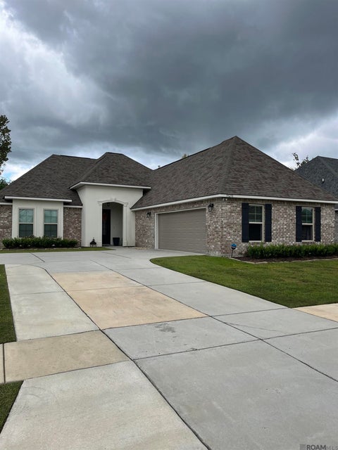 Homes For Sale - 39250 Pelican Ln<br/> Prairieville, LA 70769
