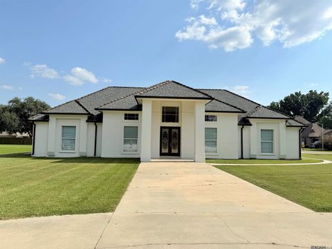 Homes For Sale - 2422 D Anse Broussard Hwy<br/> Saint Martin County, Breaux Bridge, LA 70517