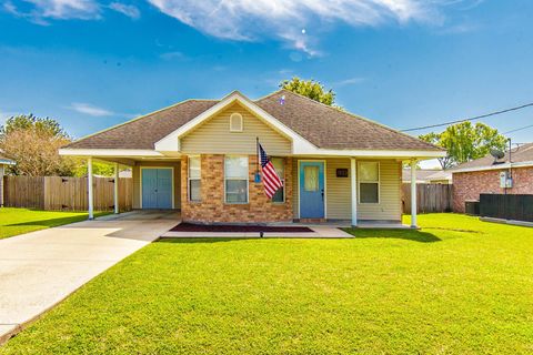 Homes For Sale - 1133 W Camilla Dr<br/> Thibodaux, LA 70301