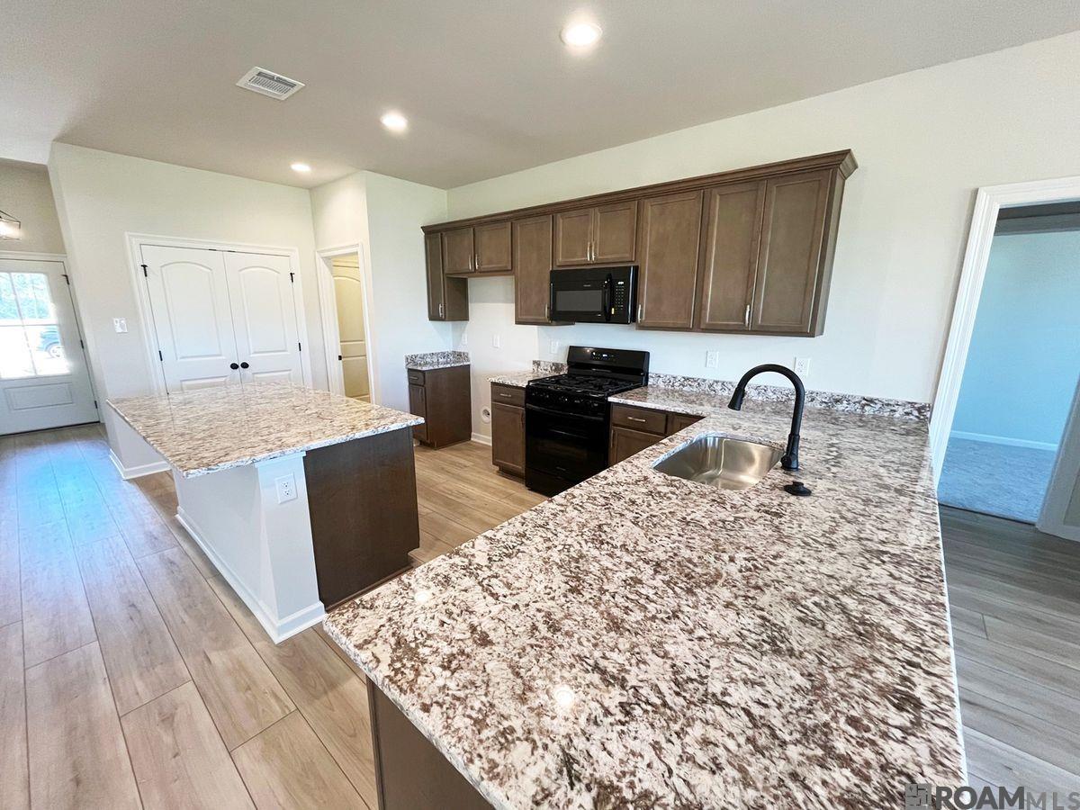 3047 Redbud St, Zachary, Louisiana image 2