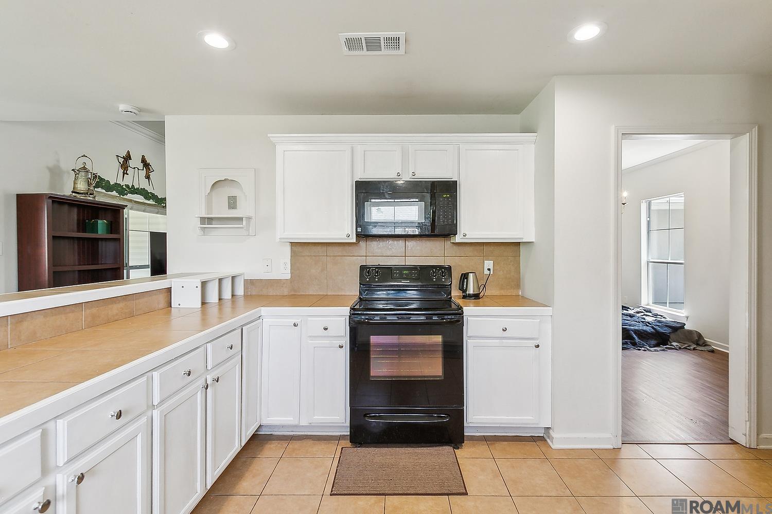 26028 Wimbledon Ave, Denham Springs, Louisiana image 9
