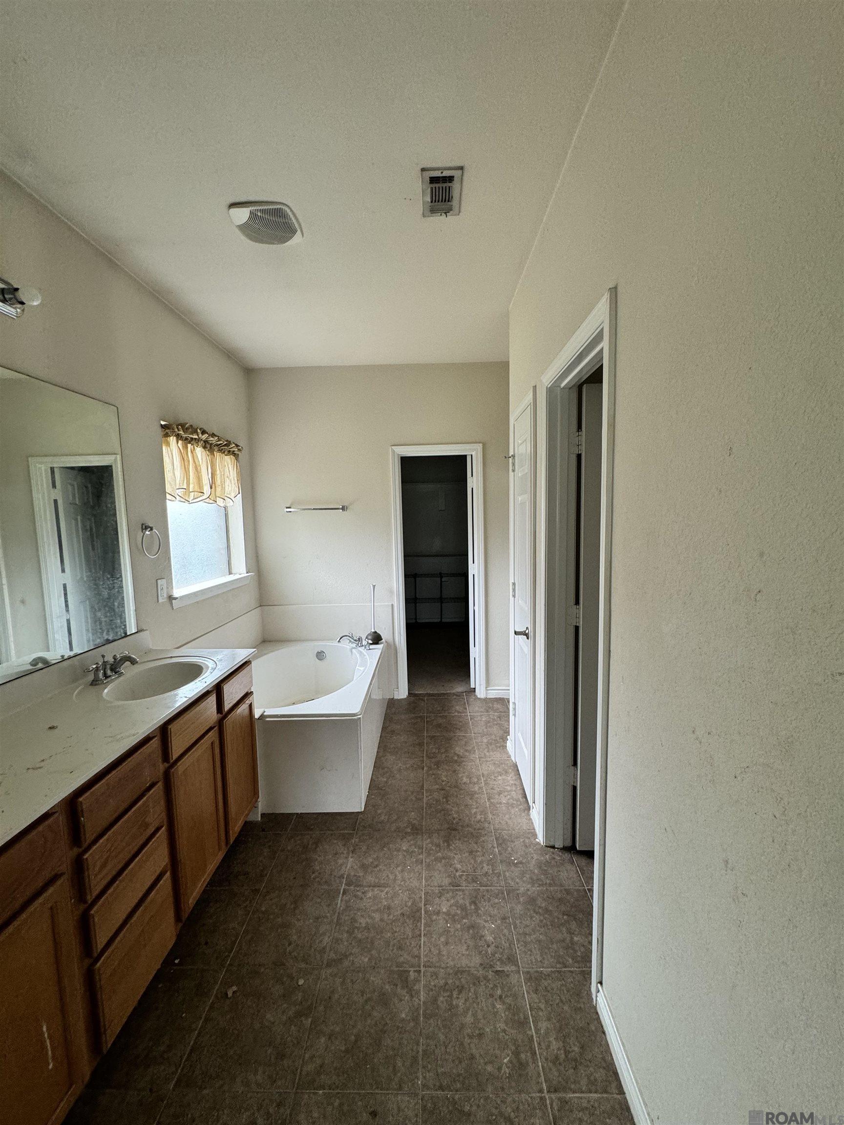 11066 Iberia Dr, Denham Springs, Louisiana image 6