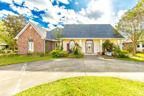 Homes For Sale - 111 Thetford Drive<br/> Houma, LA 70360